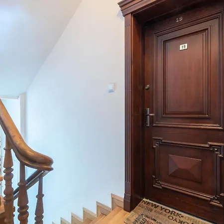 Simply In The Center Spot * Poznaň