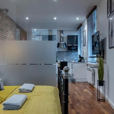 Simply In The Center Spot * Poznaň