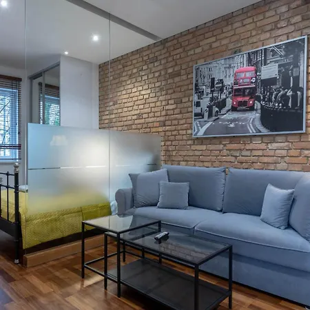 Simply In The Center Spot * Poznaň