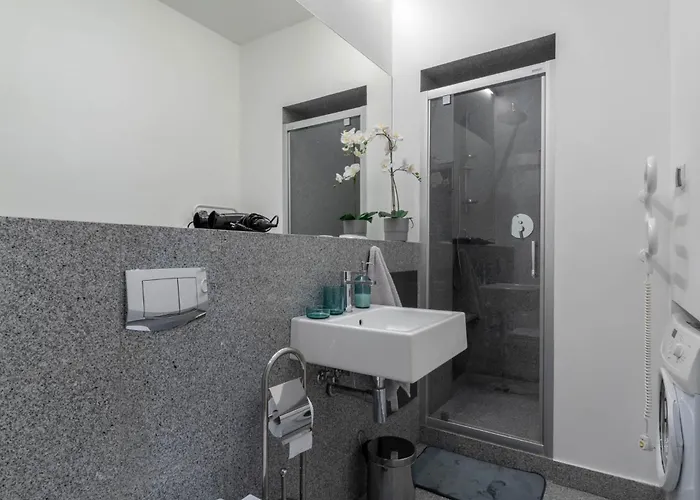 Simply In The Center Spot ポズナン